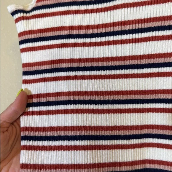 Striped V-Neck Sleeveless Top - Picture 4 of 4